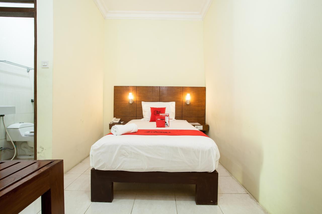 Reddoorz Near Marvel City Mall Wonocolo Exterior photo