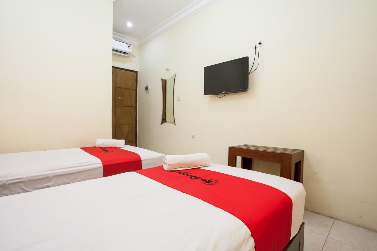 Reddoorz Near Marvel City Mall Wonocolo Exterior photo