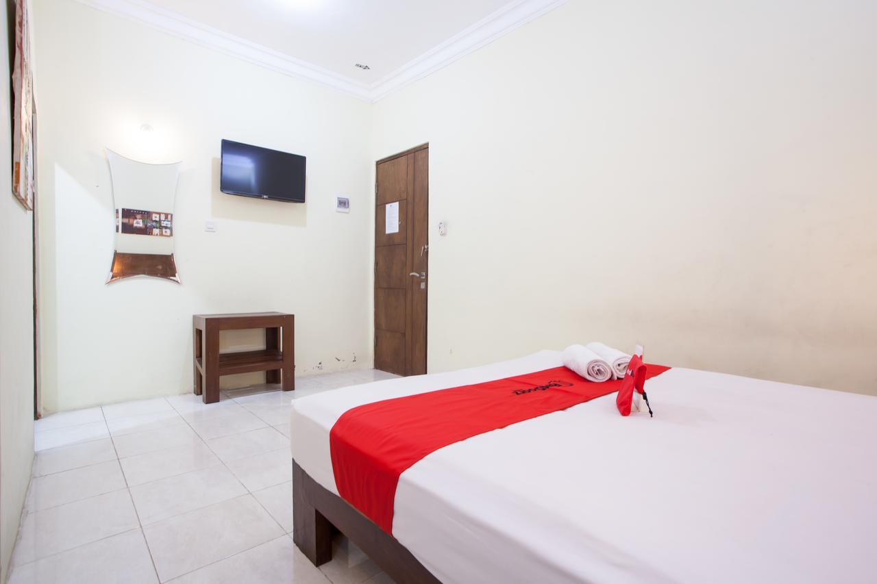 Reddoorz Near Marvel City Mall Wonocolo Exterior photo